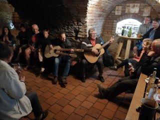 80. let by jsi dnes měl táto... kurva chybíš tady ... Nemám se s kým radit, hádat, veselit ... Vše dobré tam nahoru🥹